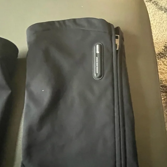 NWOT Zara Black Ski
*barely worn* Jumpsuit size XS
🚨FIRM PRICE - Picture 15 of 16